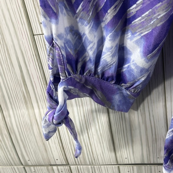 Allison Daley V-Neck Shirt - Picture 4 of 6